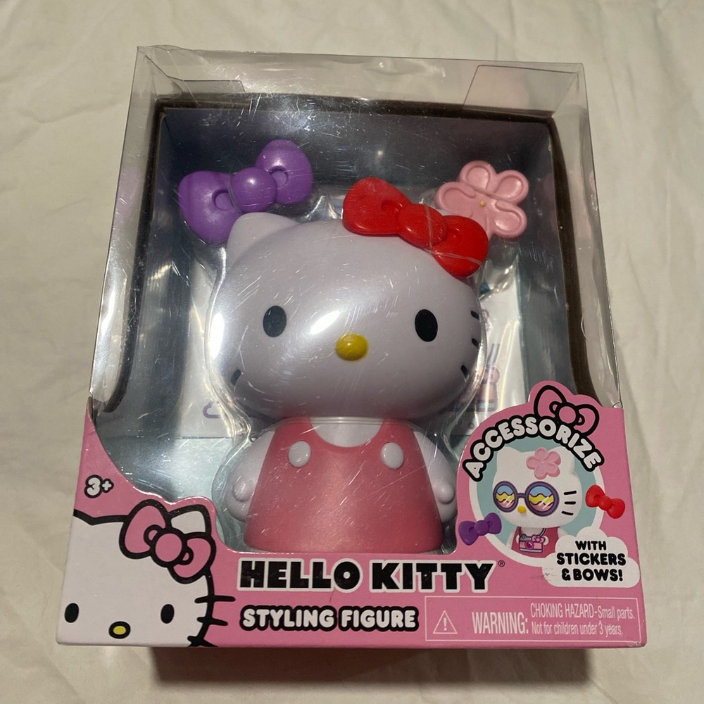 Hello kitty figure